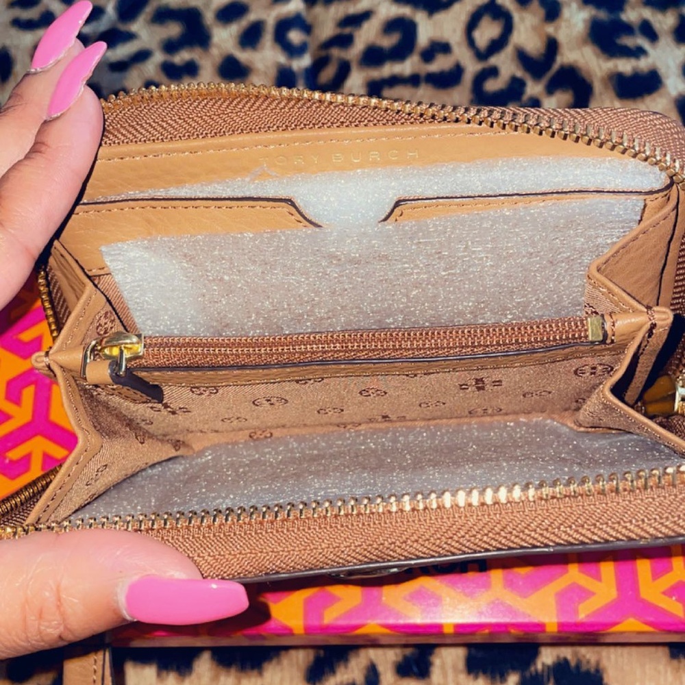 Authentic Tory Burch Wallet - Picture 2 of 2